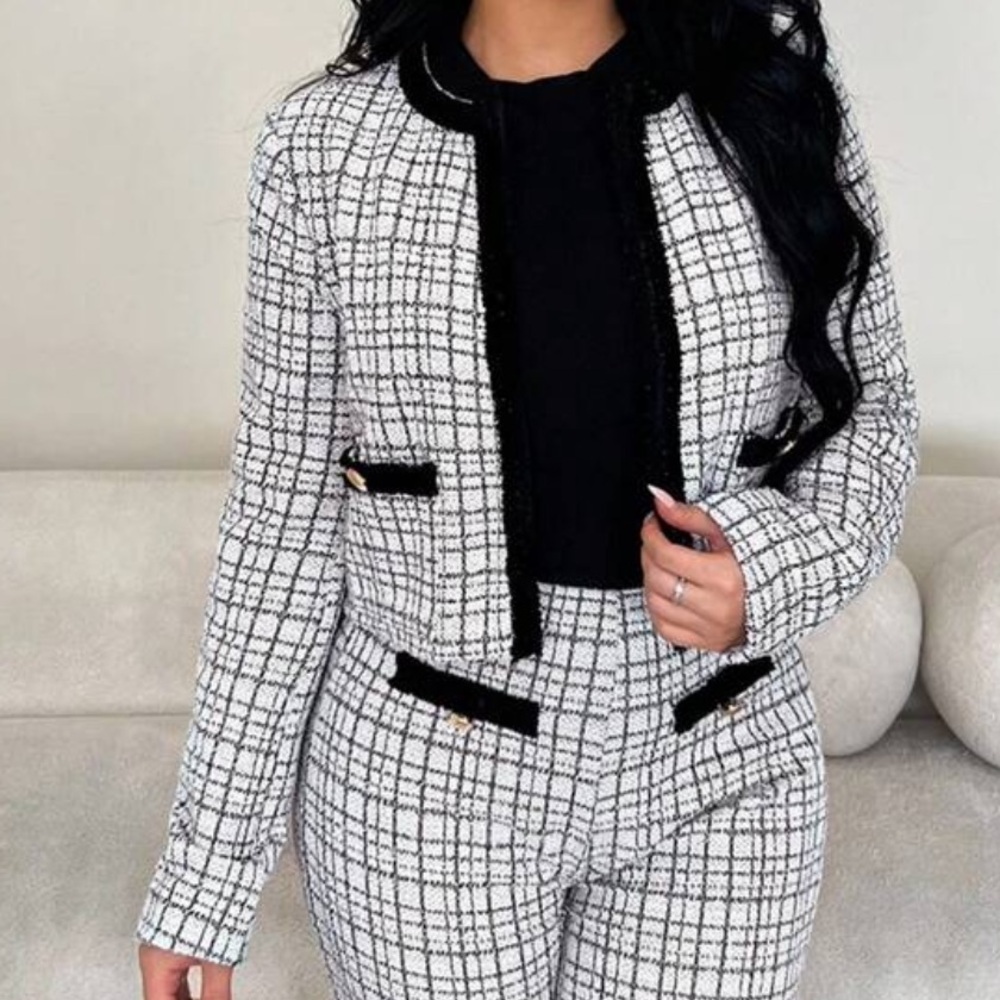 Minimalist Elegant Vintage black&white plaid Jacket! - Picture 6 of 7